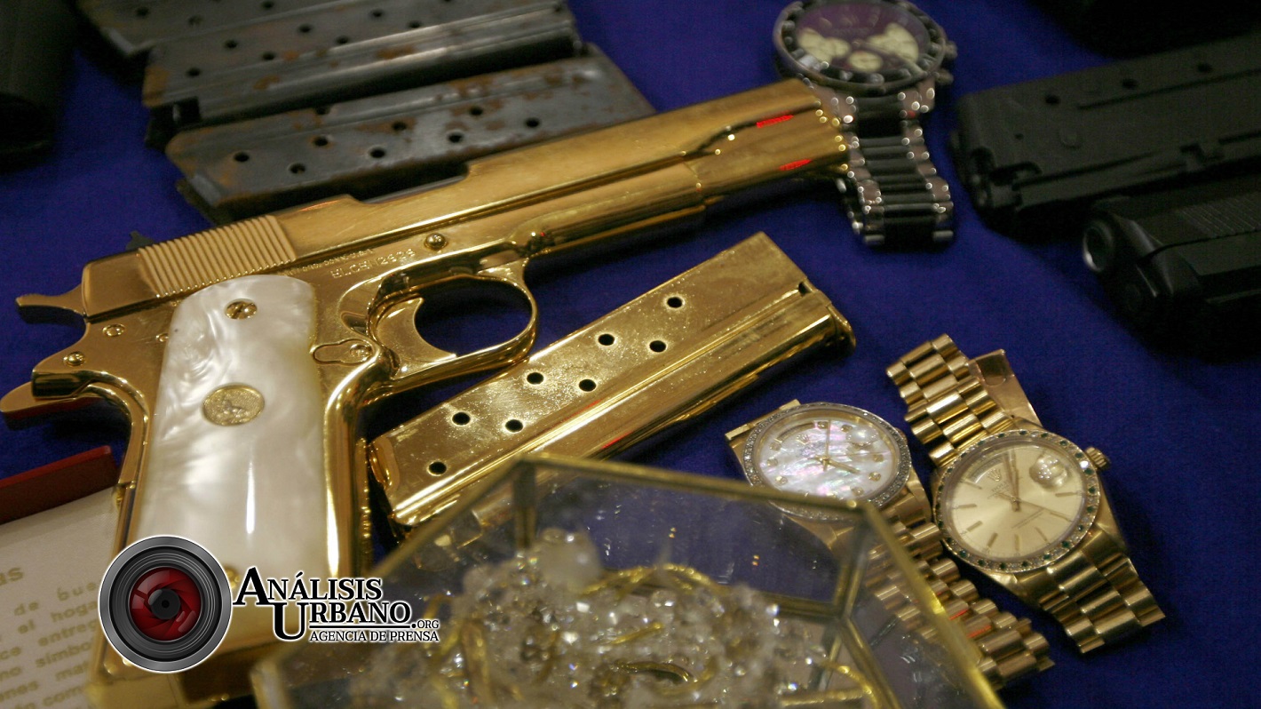Gold guns. Золотые оружия мексиканских наркобаронов. Colt 1911 наркобаронов. Музей оружия наркобаронов.