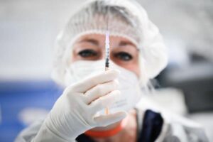 La justicia italiana declara lícito suspender a sanitarios que rechacen vacunarse