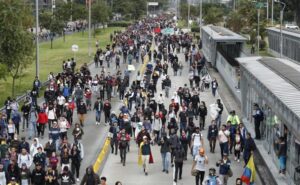 Colombianos protestarán contra la reforma fiscal pese al pico de la pandemia