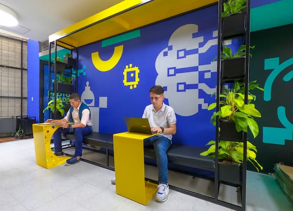 Emprendedores de Medellín ahora accederán a espacios de coworking en los  Centros del Valle del Software - Análisis Urbano