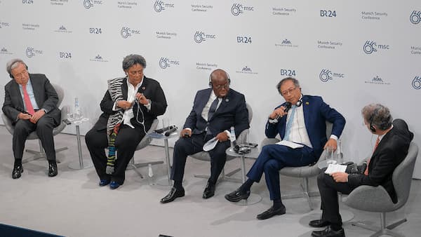 En un mundo que habla de guerra, Colombia está hablando de paz”: presidente  Gustavo Petro Urrego en la Conferencia de Seguridad de Múnich - Análisis  Urbano