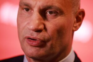Ucrania consideraría entregar territorio si garantiza la paz, dice alcalde de Kiev