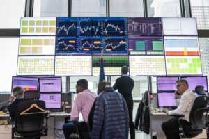 Desplome de bolsas europeas por nuevos aranceles a la UE tras reacción de Wall Street