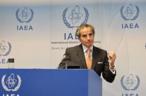 España cierra nucleares: Grossi (OIEA) lo respeta, pero lo califica de excepción