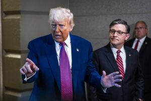 Trump defiende que su propuesta fiscal protegerá la salud de los trabajadores