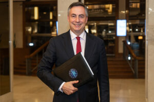 Acuerdo UE-Mercosur necesita ratificación inmediata, advierte David McAllister