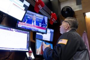 Apertura negativa en Wall Street por alza de bonos de deuda