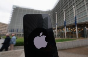Apple bajo presión: Trump amenaza con aranceles del 25 % a sus iPhones