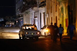 Apagones en Cuba llegaron a 18 horas diarias en mayo, según autoridades