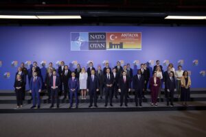 OTAN reprocha a Putin su ausencia en Turquía para diálogo de paz con Ucrania