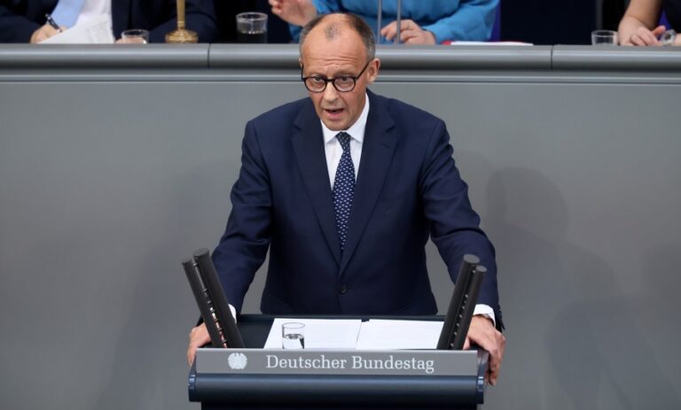 Alemania seguirá recibiendo migrantes, pero con nuevas restricciones, dice Merz