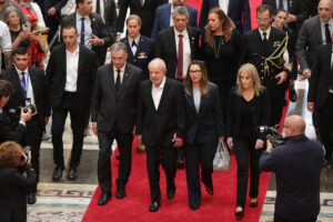 Presidente Lula aterriza en Uruguay para despedir a José Mujica