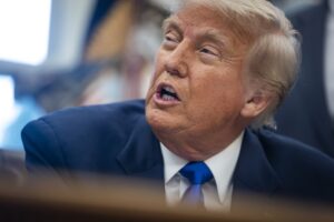 Trump justifica aranceles del 80 % a China y pide a Pekín abrir su mercado