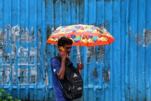 India bajo el agua: intensas lluvias provocan colapso vial en el norte