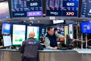 Wall Street inicia sesión con leves variaciones por diálogo comercial EE.UU.-China
