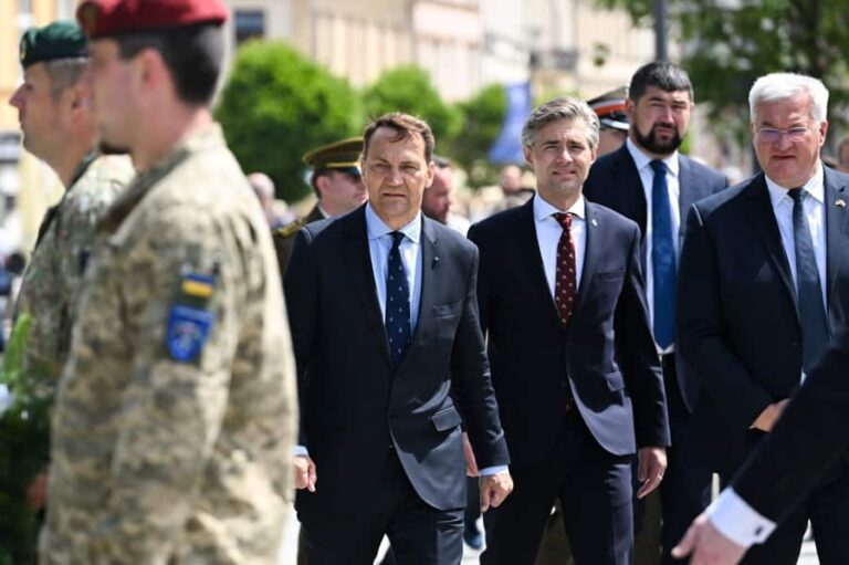 Ucrania y aliados presionan a Rusia para detener la guerra